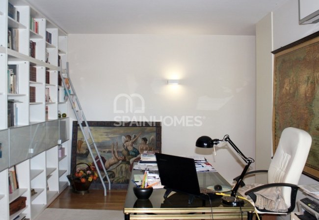 Benalmádena'da Panoramik Deniz Manzaralı Villa 34