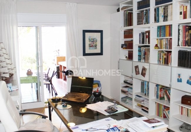 Benalmádena'da Panoramik Deniz Manzaralı Villa 35