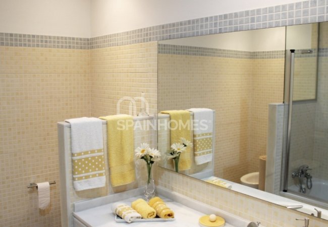 Benalmádena'da Panoramik Deniz Manzaralı Villa 38