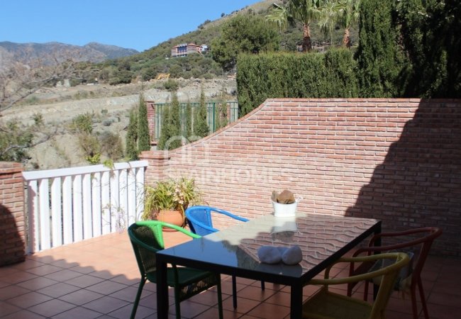 Benalmádena'da Panoramik Deniz Manzaralı Villa 46