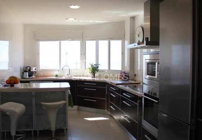 Benalmádena'da Panoramik Deniz Manzaralı Villa 23