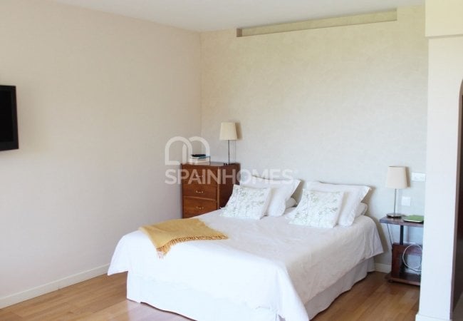 Benalmádena'da Panoramik Deniz Manzaralı Villa 25