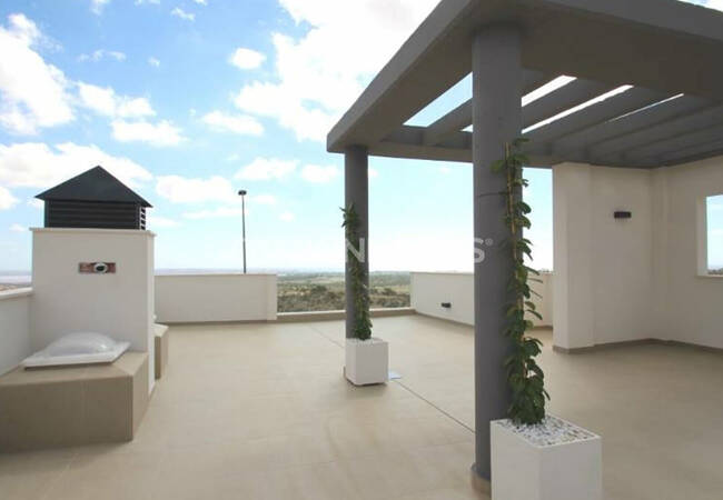 Excellent Villas with a Private Garden and Swimming Pool in Orihuela