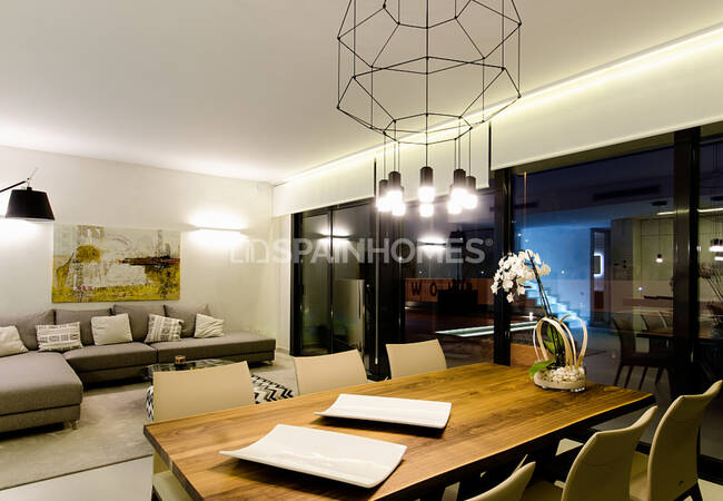 Excellent Villas with a Private Garden and Swimming Pool in Orihuela