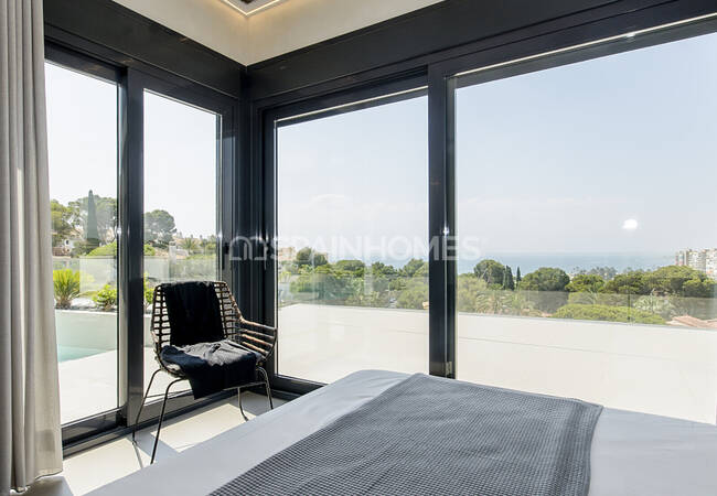 Excellent Villas with a Private Garden and Swimming Pool in Orihuela