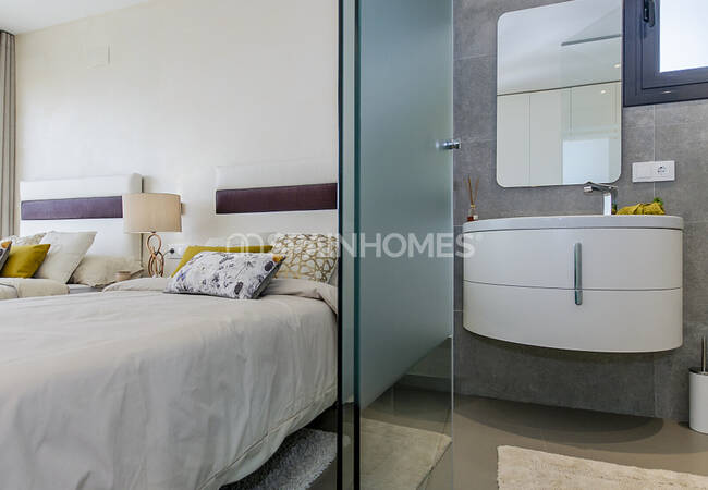 Excellent Villas with a Private Garden and Swimming Pool in Orihuela