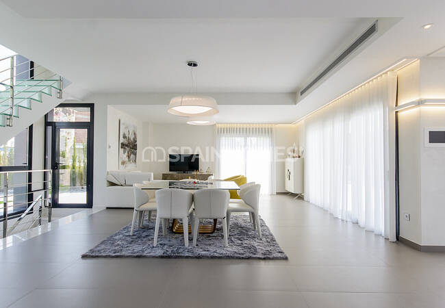 Excellent Villas with a Private Garden and Swimming Pool in Orihuela