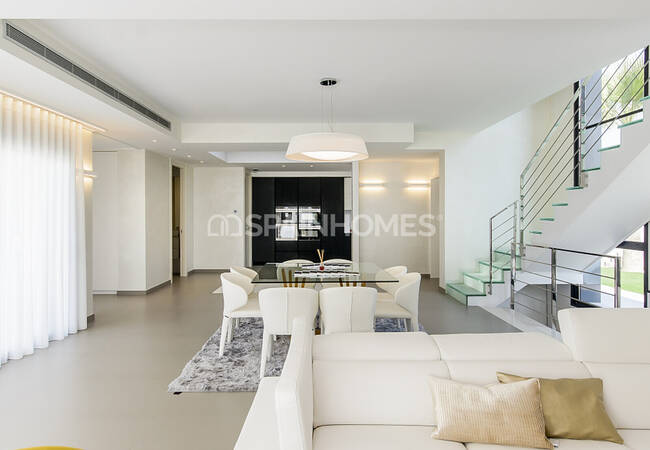 Excellent Villas with a Private Garden and Swimming Pool in Orihuela