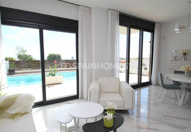 Excellent Villas with a Private Garden and Swimming Pool in Orihuela