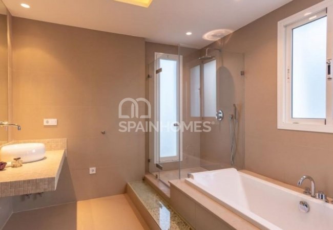 Exclusive Villa with High Quality Finishes in Costa Del Sol