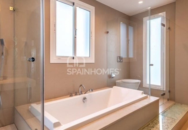 Exclusive Villa with High Quality Finishes in Costa Del Sol