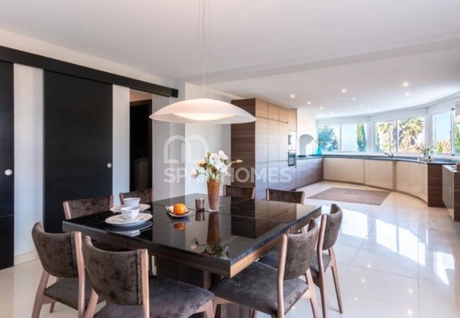 Exclusive Villa with High Quality Finishes in Costa Del Sol