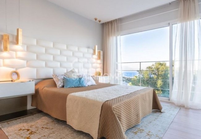 Exclusive Villa with High Quality Finishes in Costa Del Sol