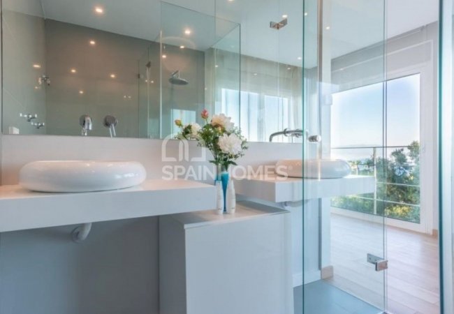 Exclusive Villa with High Quality Finishes in Costa Del Sol