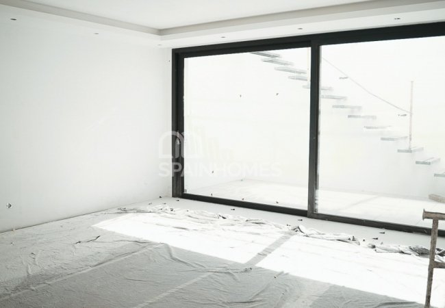 Benahavis'te Çağdaş Tasarımlı Prestijli Villa 33