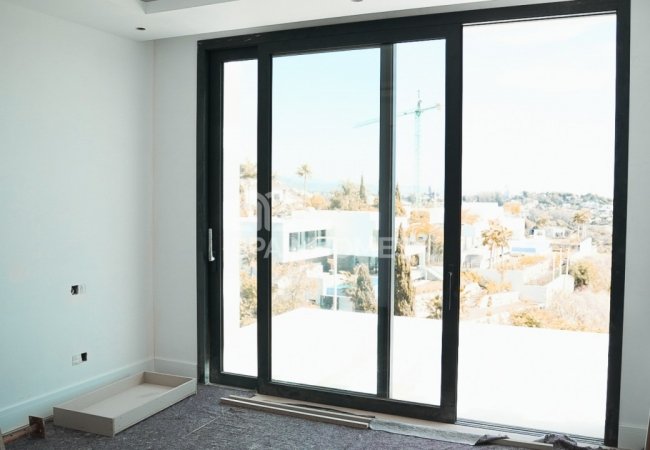 Benahavis'te Çağdaş Tasarımlı Prestijli Villa 34