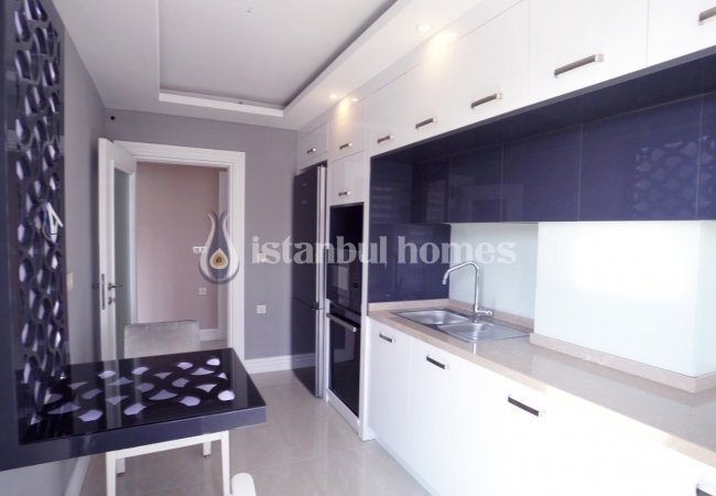 ملک نوساز با چشم انداز دریا در استانبول، بیلیکدوزو 18