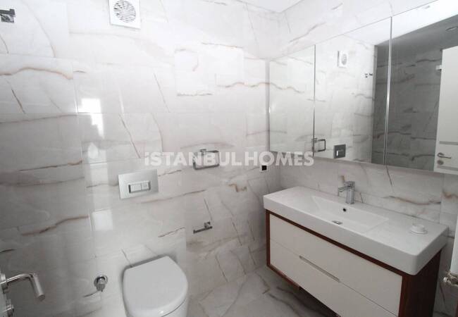 Kadıköy'de Metroya Yakın Site İçerisinde Şehir Manzaralı Daire 24