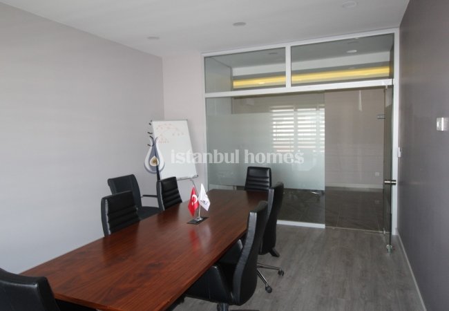 Immobilier Commercial À Istanbul À Côté De L'autoroute E-5 19