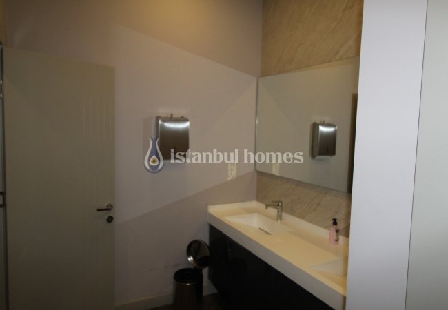 Immobilier Commercial À Istanbul À Côté De L'autoroute E-5 21