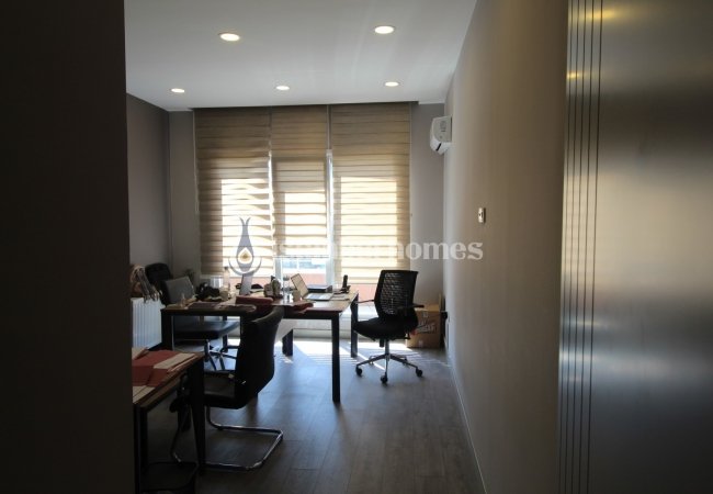 Immobilier Commercial À Istanbul À Côté De L'autoroute E-5 17