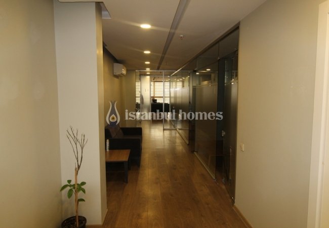 Immobilier Commercial À Istanbul À Côté De L'autoroute E-5 5