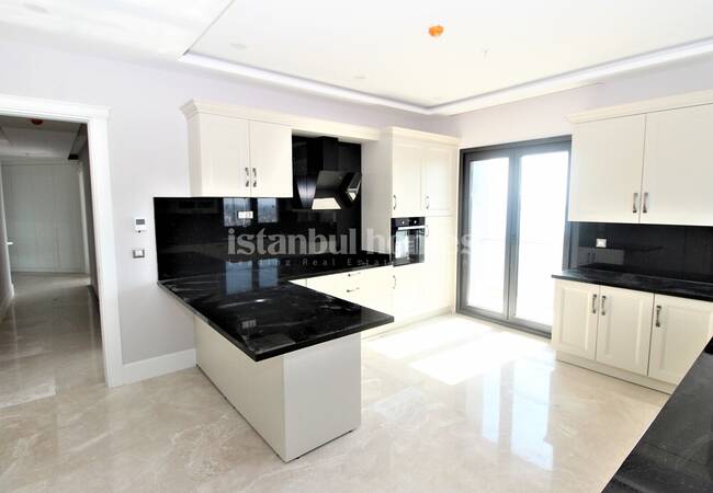 Kartal’da Sahile Yürüyüş Mesafesinde Havuzlu Sitede Daireler 13
