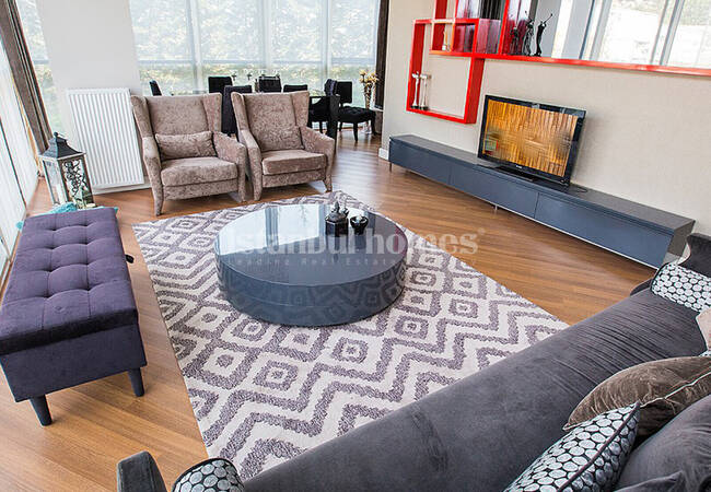 آپارتمان های واقع در یک مجتمع با استخر مشترک در کارتال 21