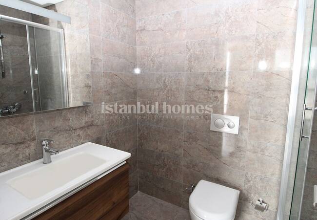 آپارتمان های واقع در یک مجتمع با استخر مشترک در کارتال 32