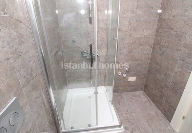 آپارتمان های واقع در یک مجتمع با استخر مشترک در کارتال 33