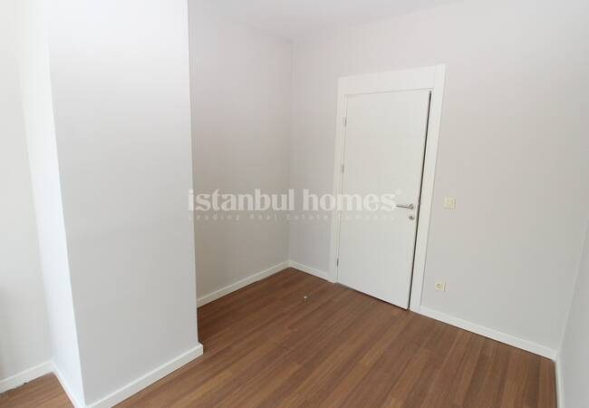 آپارتمان های واقع در یک مجتمع با استخر مشترک در کارتال 11