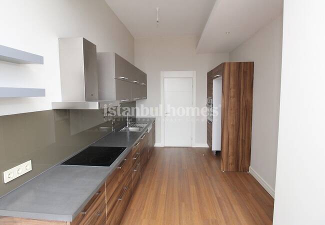 آپارتمان های واقع در یک مجتمع با استخر مشترک در کارتال 13