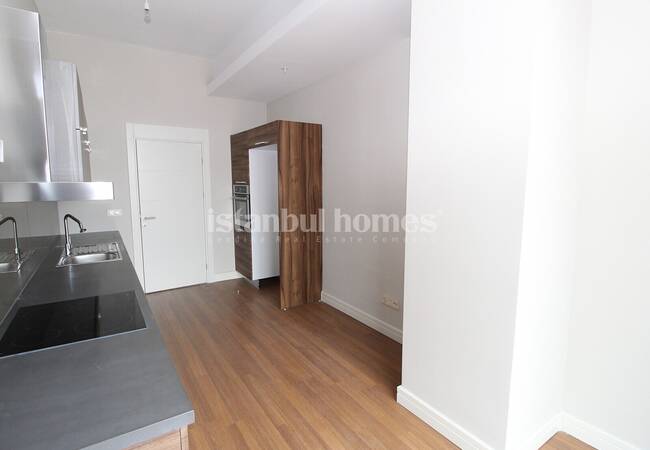 آپارتمان های واقع در یک مجتمع با استخر مشترک در کارتال 14