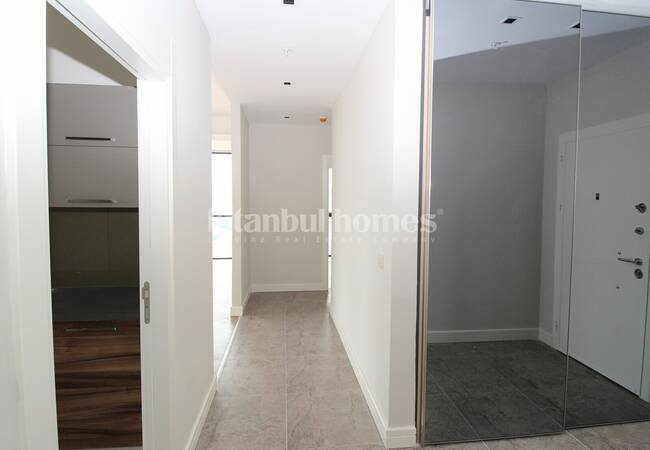 آپارتمان های واقع در یک مجتمع با استخر مشترک در کارتال 17