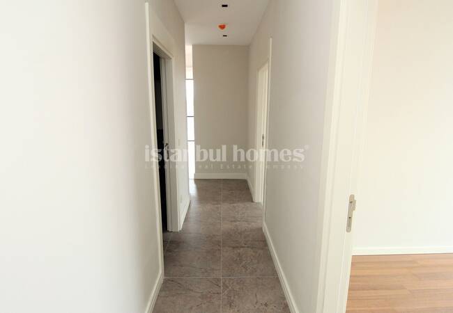 آپارتمان های واقع در یک مجتمع با استخر مشترک در کارتال 18