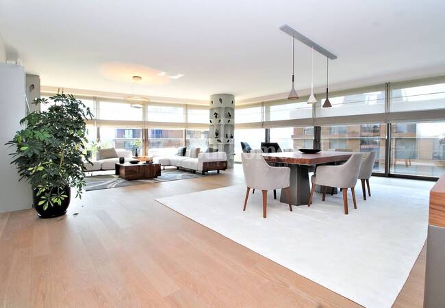 آپارتمان در اسکودار نزدیک به مترو و جاده های ارتباطی 17