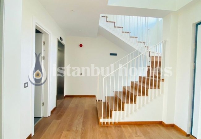 Zekeriyaköy'de Site İçinde Zengin Olanaklı Lüks Villalar 8