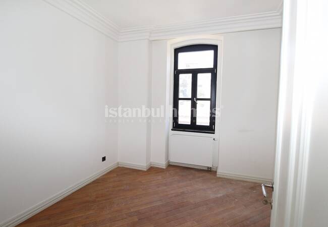 Wohnungen In Beyoglu Mit Italienischem Baustil 13