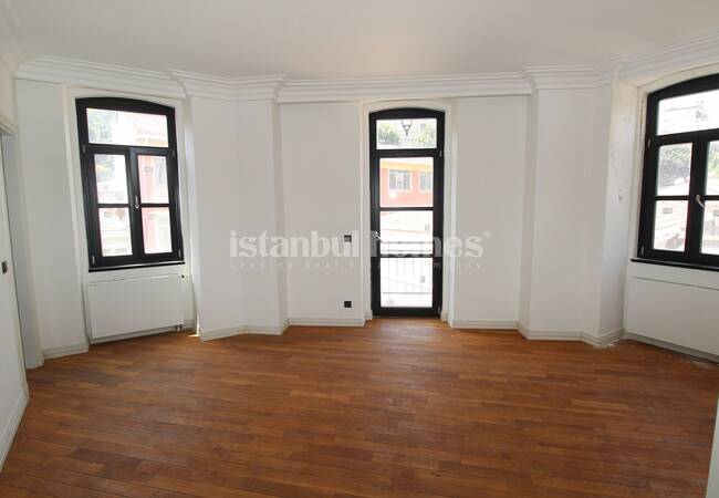 Wohnungen In Beyoglu Mit Italienischem Baustil 14