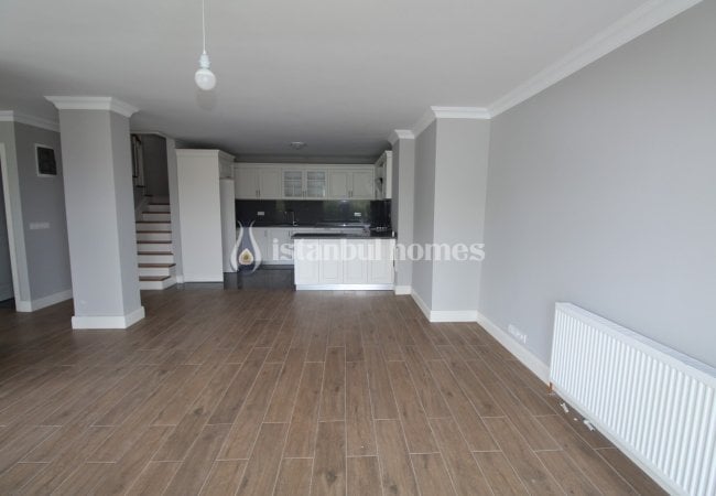 Kilyos'ta Doğa İle İç İçe Deniz Manzaralı Yenilenmiş Villa 9