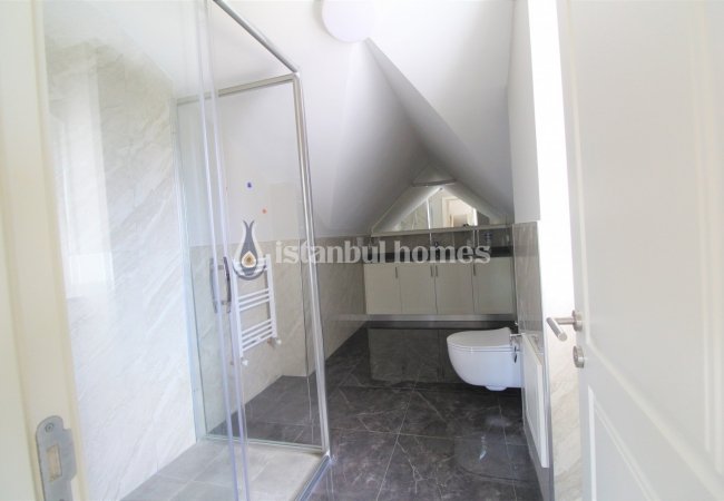 Kilyos'ta Doğa İle İç İçe Deniz Manzaralı Yenilenmiş Villa 18