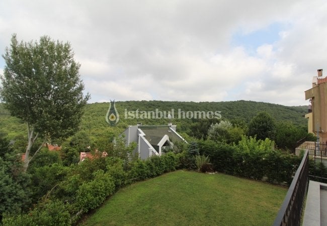 Kilyos'ta Doğa İle İç İçe Deniz Manzaralı Yenilenmiş Villa 20