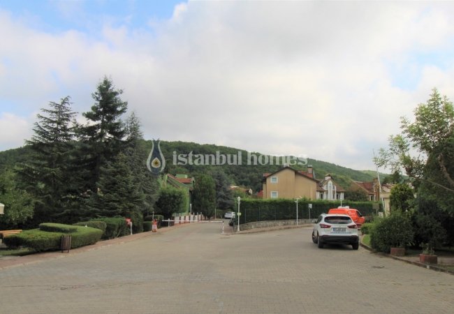 Kilyos'ta Doğa İle İç İçe Deniz Manzaralı Yenilenmiş Villa 22