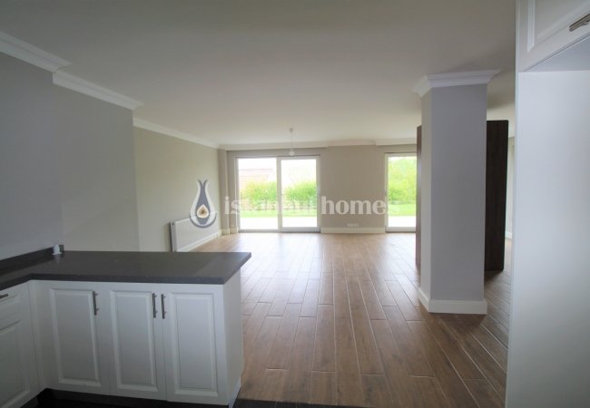 Kilyos'ta Doğa İle İç İçe Deniz Manzaralı Yenilenmiş Villa 13