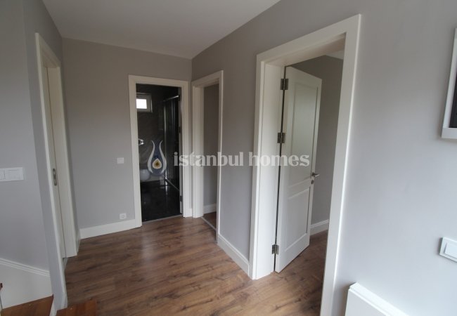 Kilyos'ta Doğa İle İç İçe Deniz Manzaralı Yenilenmiş Villa 15