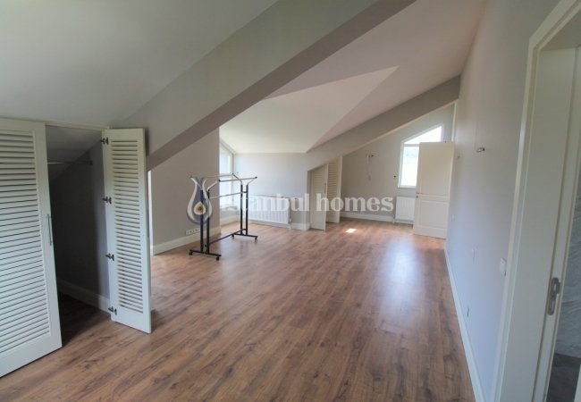 Kilyos'ta Doğa İle İç İçe Deniz Manzaralı Yenilenmiş Villa 17