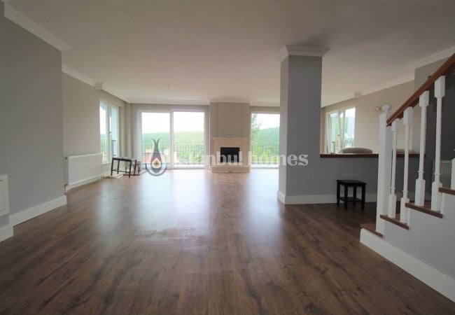 Kilyos'ta Doğa İle İç İçe Deniz Manzaralı Yenilenmiş Villa 8