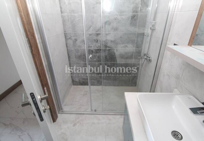 Real Estate in a Complex with Pools in Istanbul Silivri 21