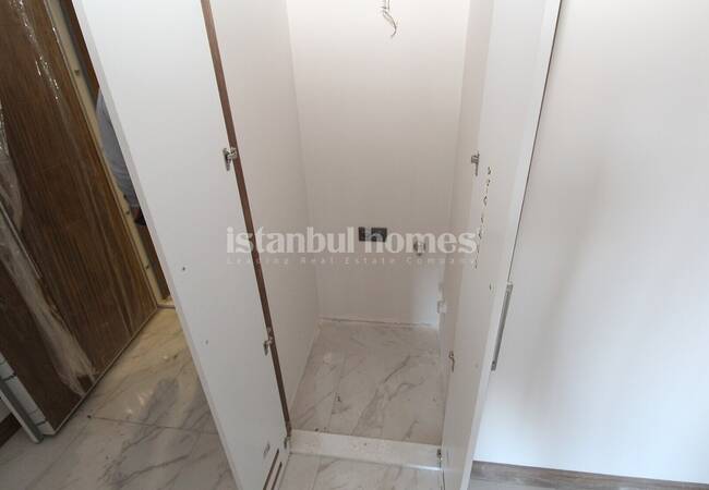 Real Estate in a Complex with Pools in Istanbul Silivri 29
