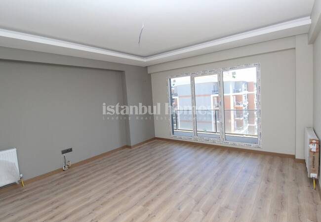 Real Estate in a Complex with Pools in Istanbul Silivri 12